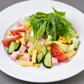 Салат с ветчиной и кукурузой