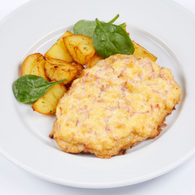 Свинина запеченная с беконом, сыром и жареным картофелем  (ЧЕТВЕРГ)