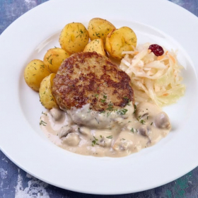 Котлета по-домашнему с грибным соусом и жареным картофелем (ВТОРНИК)